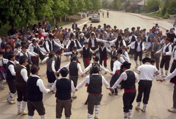 The traditional dance in a circle Hora from the village of Caşlişa